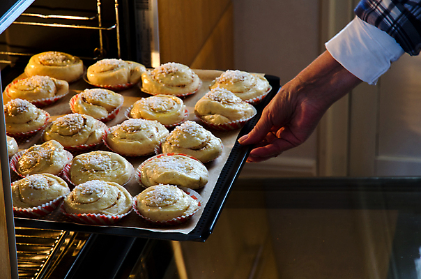 포토 JPG 해외이미지 음식 디저트 사람없음 케이크 저녁식사 빵집 신선 황금 달콤 맛 아침식사 설탕 굽기 오브젝트 유기농 반죽 롤 번 시나몬 어려움 이스트 페스츄리 핸드메이드 해외202004 시나몬롤 해외포토 웰빙 빵 컨셉 상점 식사 구이 파일형식 이미지허브