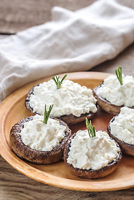 포토 JPG 해외이미지 음식 치즈 건강 요리 사람없음 목재 초록색 갈색 버섯 직물 버섯구이 크림치즈 해외202004 해외포토 나무 컬러 재료 유제품 구이 파일형식 이미지허브