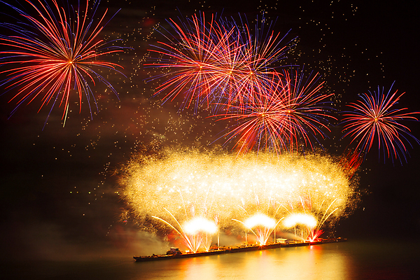 포토 JPG 해외이미지 디자인 백그라운드 일러스트 하늘 불 추상 휴가 기념 이벤트 사람없음 파란색 컬러풀 축제 축하 야간 폭발 그림 잔치 쇼 공평 가죽끈 광 평야 해외202004 해외포토 자연요소 컬러 컨셉 무늬 자연 끈 가죽 파일형식 이미지허브