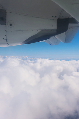 포토 JPG 해외이미지 구름 바다 섬 여행 백그라운드 날개 창문 교통시설 자연 하늘 날씨 휴가 산 비행기 주택 안테나 풍경 사람없음 파란색 분위기 스페인 고도 항공 스카이라인 대패 수평선 해외202004 해외포토 자연요소 유럽 컬러 교통 컨셉 통신 항공교통 대중교통 건물 시설 생태계 파일형식 이미지허브