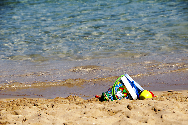 포토 JPG 해외이미지 유럽 모래 자연 풍경 사람없음 야외 물 관광지 장난감 버리기 양동이 해외202004 해외포토 사이프러스공화국 자연요소 나라 여행 모션 생태계 파일형식 이미지허브