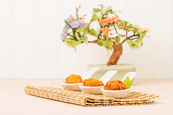 포토 JPG 해외이미지 접시 음식 태국 육류 요리 동양인 사람없음 숟가락 치킨 튀김 껍질 대나무 매움 코코넛 카피스페이스 해외202004 해외포토 나무 식기 아시아 과일 식재료 수저 인종 공백 맛 닭고기요리 파일형식 이미지허브