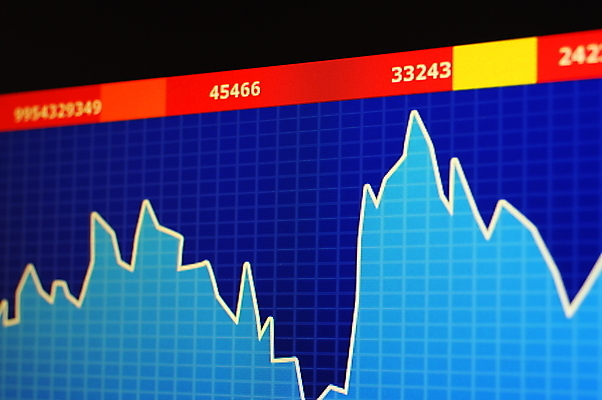포토 JPG 해외이미지 과학 돈 인터넷 성공 그래프 사람없음 금융 경제 파란색 컴퓨터 세계 글로벌 사무실 스크린 모니터 자료 성장 시장 재산 주식 분석 보고서 투자 수입 유대감 해외202004 해외포토 컬러 컨셉 비즈니스 전자제품 파일형식 이미지허브