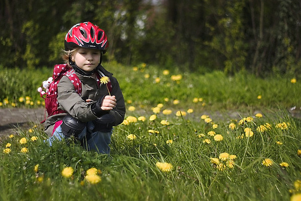 포토 JPG 해외이미지 라이프스타일 어린이 스포츠 포즈 이동 모션 건강 한명 사람 야외 10대 여름 운동 스케이트 스케이팅 보호 소프트포커스 헬멧 롤러 스케이터 해외202004 해외포토 1 계절 스포츠용품 컨셉 청소년 겨울스포츠 운동선수 촬영기법 생활 보호장비 파일형식 이미지허브