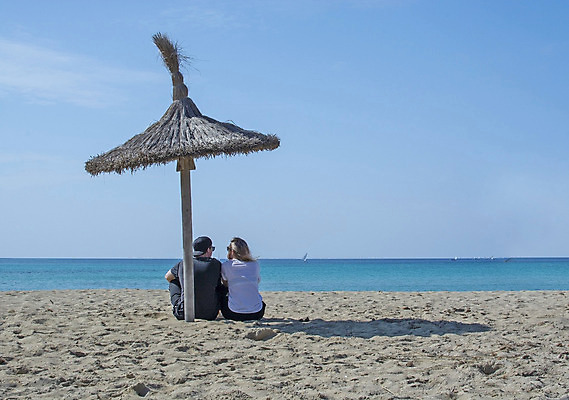포토 JPG 해외이미지 백인 라이프스타일 커플 여자 남자 행복 모래 바다 여행 2 데이트 관계 자연 하늘 휴가 함께함 사랑 사람 야외 두명 물 모래사장 햇빛 태양 기쁨 신혼여행 닫기 양산 수평선 정확 해외202004 해외포토 자연요소 서양인 감정 결혼 컨셉 모션 생활 생태계 파일형식 이미지허브