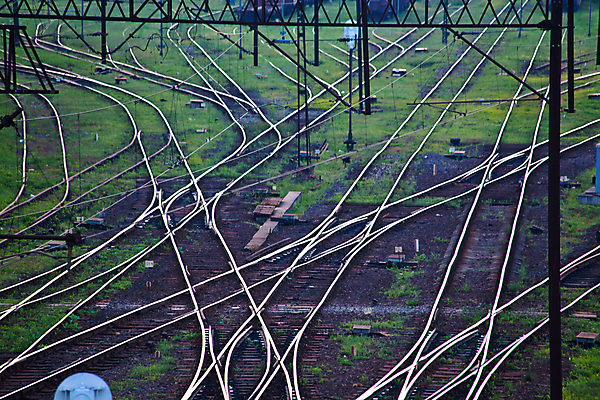 포토 JPG 해외이미지 산업 교통시설 사람없음 야외 가로 햇빛 그물 네트워크 철 교차로 광택 시스템 폴란드 루트 선로 제어 조감도 철강 해외202004 해외포토 유럽 길 교통 태양 시설 파일형식 이미지허브