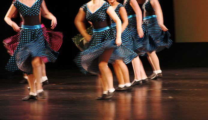 포토 JPG 해외이미지 커플 여자 행복 성공 사람 사람없음 공연 기쁨 자유 무대 춤 발레 발레리나 뮤지컬 블러 해외202004 해외포토 감정 컨셉 관계 문화예술 이벤트 파일형식 이미지허브