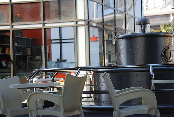 포토 JPG 해외이미지 외관 산업 문화 음식 여행 의자 창문 탁자 휴식 사람없음 야외 건물 여름 식당 식사 카페 도시 바 분위기 서비스 준비 장면 멀리 설정 옛날 해외202004 해외포토 건축물 계절 가구 컨셉 상점 파일형식 이미지허브