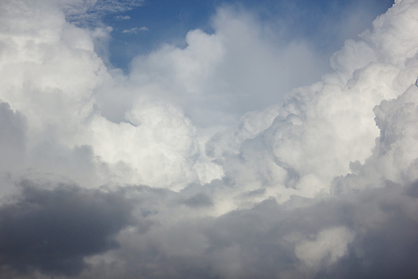 포토 JPG 해외이미지 구름 디자인 계절 백그라운드 자연 하늘 날씨 사람없음 여름 파란색 빛 햇빛 평화 우주 환경 맑음 자유 흰색 분위기 천국 내추럴 해외202004 해외포토 자연요소 컬러 컨셉 태양 생태계 파일형식 이미지허브