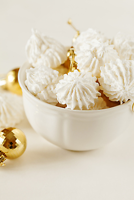 포토 JPG 해외이미지 크리스마스 서양음식 실내 사람없음 아웃포커스 컵 쿠키 달콤 흰배경 머랭 오너먼트 해외202004 머랭쿠키 해외포토 식기 기념일 음식 백그라운드 크리스마스장식 디저트 촬영기법 내부 흰색 맛 파일형식 이미지허브