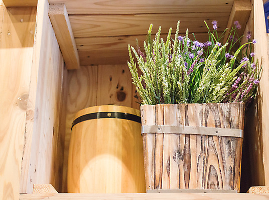 포토 JPG 해외이미지 계절 열매 탁자 불꽃 주택 사람없음 목재 장식 초록색 빛 정원 가을 시골 분위기 냄비 저녁 배열 꽃집 양동이 리빙 강렬 구성 보유 세련 해외202004 해외포토 나무 식물 컬러 가구 컨셉 재료 불 건물 상점 솥 야간 파일형식 이미지허브