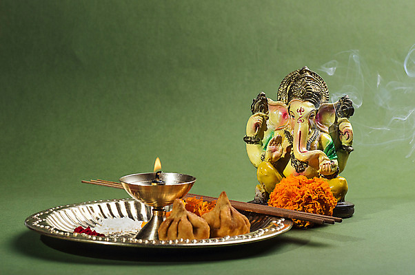 포토 JPG 해외이미지 전통 꽃 행복 아시아 종교 문화 백그라운드 코끼리 사람없음 장식 조각상 머리 평화 믿음 축제 화목 축하 인사 영혼 달콤 인도인 집중 신성 귀족 숭배 신앙심 힌두교 해외202004 해외포토 외국인 식물 감정 나라 컨셉 포유류 동양인 신체부위 조형물 예절 맛 파일형식 이미지허브