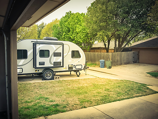 포토 JPG 해외이미지 라이프스타일 공원 도로 여행 가족 교통시설 자동차 자연 모바일 휴가 주택 풍경 사람없음 야외 목재 울타리 여행객 정원 미국 캠핑 차도 도시 판넬 중앙 승합차 캠핑장 싱글 대문 트레일러 리빙 이웃 뒤뜰 심기 카라반 텍사스 해외202004 해외포토 나무 공공시설 길 육상교통 교통 북아메리카 재료 관계 모션 승용차 레저 사람 건물 생활 담장 문 시설 생태계 캠핑카 파일형식 이미지허브