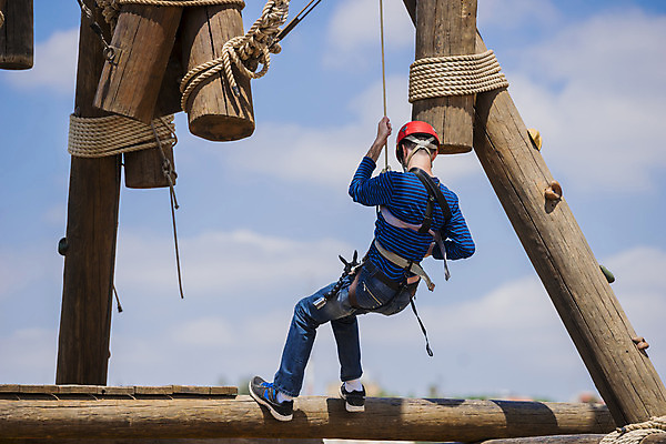 포토 JPG 해외이미지 백인 직업 공원 밧줄 스포츠 포즈 자연 한명 안전 사람 성인 야외 목재 카메라 사진촬영 장비 비행 잡기 작업 자신감 보호 헬멧 위험 발사 사진사 그림 동영상 어려움 이스라엘 철강 해외202004 해외포토 서양인 나무 1 공공시설 감정 줄 컨셉 재료 모션 전자제품 촬영 보호장비 작가 생태계 서아시아 파일형식 이미지허브