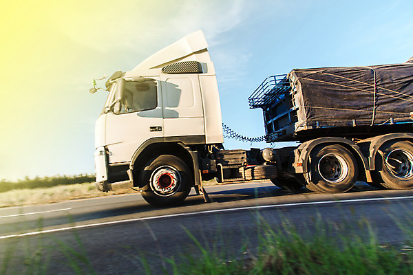 포토 JPG 해외이미지 산업 도로 백그라운드 비즈니스 교통시설 모션 자동차 하늘 풍경 사람없음 운전 트럭 화물 고속도로 큼 아스팔트 속도 짐차 무거움 트레일러 방법 블러 해외202004 해외포토 길 육상교통 교통 운송업 무게 크기 시설 파일형식 이미지허브