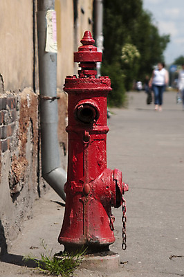 포토 JPG 해외이미지 길 벽 불 벽돌 거리 사람없음 빨간색 물 금속 침묵 도시 플러그 떨어짐 소방관 자르기 오브젝트 싱글 예방 슛 무거움 소화전 고립 해외202004 해외포토 자연요소 컬러 컨셉 모션 재질 소리 무게 안전장비 구조원 소방 파일형식 이미지허브