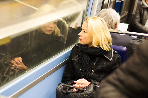포토 JPG 해외이미지 라이프스타일 여자 여행 생각 비즈니스 창문 교통시설 항해 한명 사람 앉기 내부 반사 기차 관찰 도시 시간 기다림 전철 고독 군중 승차 연결 서비스 출퇴근 승객 튜브 일반 배려 통근 해외202004 해외포토 1 감정 육상교통 교통 배_교통 모션 대중교통 생활 시설 출근 파일형식 이미지허브