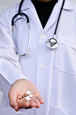 포토 JPG 해외이미지 직업 여자 컨셉 유니폼 종류 손바닥 사람없음 치료 파란색 컬러풀 알약 약 건강관리 의사 가을 흰색 잡기 붓기 소프트포커스 약국 직원 예방 보여주기 흙더미 강렬 마약 인원 항생제 살균 많음 해외202004 해외포토 손 옷 계절 컬러 의학 모션 촬영기법 건강 관리 사람 흙 의료진 파일형식 더미 이미지허브