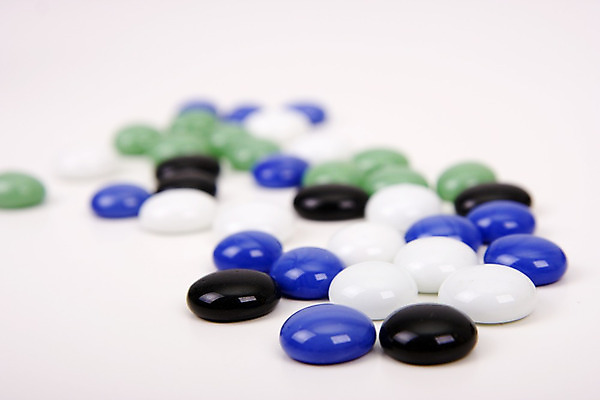 포토 JPG 해외이미지 백그라운드 유리 휴식 사람없음 장식 파란색 빛 컬러풀 침묵 고요 조약돌 흰색 신선 원형 투명 매끈함 시원함 순수 오브젝트 조용 터키석 스타일 해외202004 해외포토 도형 컬러 컨셉 재질 소리 돌_바위 감각 보석 파일형식 이미지허브