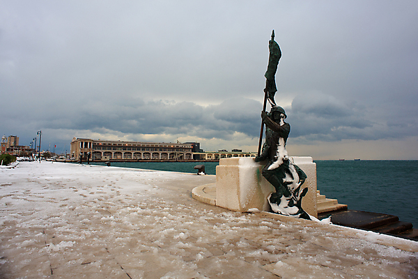포토 JPG 해외이미지 계절 문화 바다 조각 여행 날씨 미술 사람없음 조각상 여행객 깃발 도시 재산 심볼 청동 병정 천연기념물 해외202004 해외포토 문화예술 사람 금융 조형물 파일형식 이미지허브