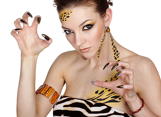 포토 JPG 해외이미지 응시 여자 컨셉 실내 무표정 한명 손짓 상반신 성인 앞모습 옆모습 위협 흰배경 날카로움 표범 바디페인팅 페이스페인팅 표범무늬 성인여자한명만 해외202004 해외포토 1 시선 감정 뷰포인트 백그라운드 무늬 포유류 모션 표정 사람 내부 흰색 여자한명만 성인여자만 파일형식 이미지허브