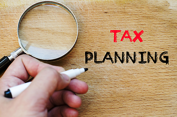 포토 JPG 해외이미지 손 컨셉 비즈니스 텍스트 탁자 사람 사람없음 목재 책 금융 경제 단어 펜 흰색 잡기 계획 책상 투자 회계 경영 세금 수입 예산 과세 해외202004 해외포토 나무 문자 컬러 가구 재료 모션 신체부위 필기구 파일형식 이미지허브