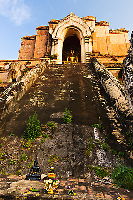 포토 JPG 해외이미지 전통 외관 아시아 종교 문화 조각 불교 건축양식 태국 벽돌 앉기 동양인 사람없음 야외 조각상 숫자 사찰 영혼 역사 신성 구식 사당 사리탑 숭배 옛날 파멸 스타일 해외202004 해외포토 문자 건축 나라 컨셉 종교건축 모션 인종 조형물 탑 파일형식 소멸 이미지허브