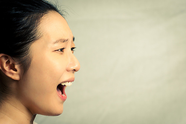 포토 JPG 해외이미지 모델 학생 디자인 여자 얼굴 백그라운드 패턴 학교 한명 사람 동양인 파란색 노란색 머리 유행 중국 어둠 소리 외침 분노 토론 시끄러움 목소리 보컬 부정 비명 특별함 히스테리 해외202004 해외포토 1 교육 감정 아시아 컬러 컨셉 무늬 인종 신체부위 파일형식 이미지허브