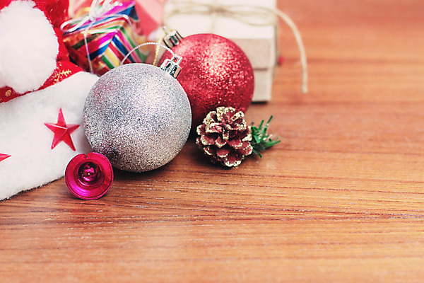 포토 JPG 해외이미지 계절 행복 별 리본 백그라운드 크리스마스 겨울 공 탁자 휴가 조명 새로움 새해 기념 선물 사람없음 목재 장식 빨간색 상자 컬러풀 산타클로스 축제 침묵 놀람 기쁨 수확 종 축하 인사 신용카드 12월 연도 활 주기 정물화 카피스페이스 해외202004 해외포토 자연요소 나무 기념일 감정 컬러 가구 컨셉 농업 재료 모션 표정 금융 소리 공백 예절 날짜 그림 파일형식 이미지허브