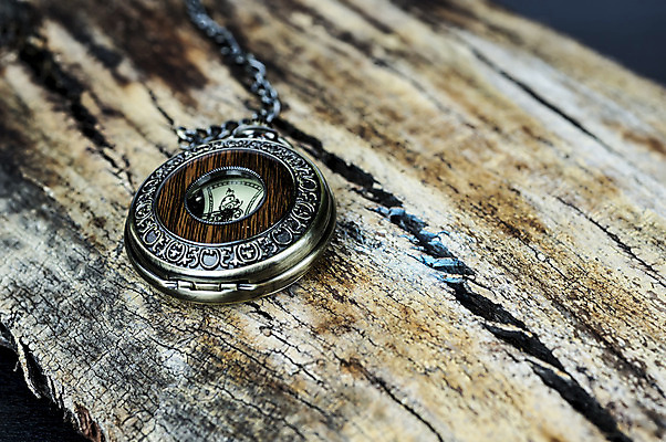 포토 JPG 해외이미지 얼굴 시계 사람없음 금속 수확 골동품 흰색 시간 화려 황금 고급 주머니 보석 손목시계 복고 다이얼 타이머 분 옛날 해외202004 해외포토 컬러 컨셉 농업 장신구 재질 신체부위 광석 파일형식 이미지허브