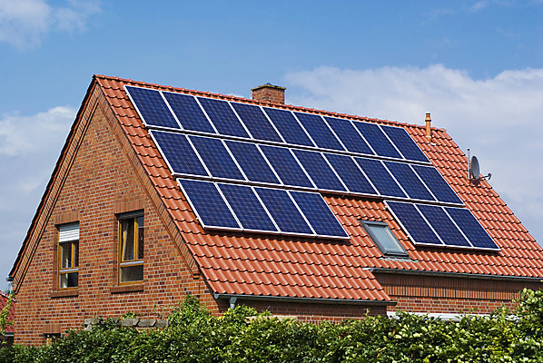 포토 JPG 해외이미지 외관 하늘 지붕 주택 세포 독일 사람없음 건물 초록색 파란색 빛 햇빛 태양 환경 힘 재활용 에너지 판넬 역 에코 생태계 시스템 무료 해외202004 해외포토 자연요소 건축물 유럽 컬러 교통시설 친환경 파일형식 이미지허브