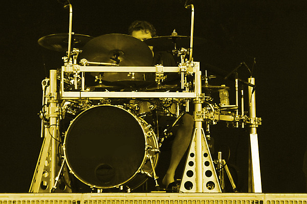 포토 JPG 해외이미지 음악 검은배경 이벤트 사람없음 가로 세트 어둠 소리 콘서트 장비 무대 기구 큼 엉덩이 드럼 쇼 펑키 해외202004 해외포토 백그라운드 문화예술 타악기 신체부위 검은색 공연 크기 파일형식 이미지허브