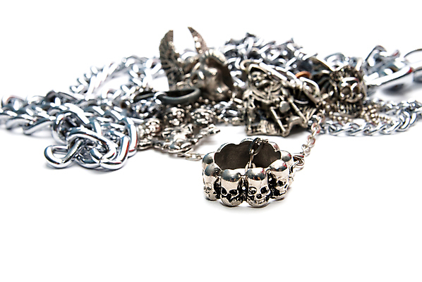 포토 JPG 해외이미지 사람없음 금속 반지 은색 철강 해골모형 해외202004 해외포토 컬러 장신구 재질 모형 파일형식 이미지허브