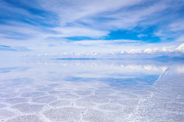 포토 JPG 해외이미지 구름 호수 여행 백그라운드 자연 하늘 표면 풍경 사람없음 야외 물 파란색 세계 태양 반사 미국 거울 사막 흰색 황무지 플랫 순수 호기심 소금 장면 마법 남쪽 무한 볼리비아 수평선 해외202004 해외포토 자연요소 감정 컬러 컨셉 북아메리카 아메리카 방향 생태계 파일형식 이미지허브