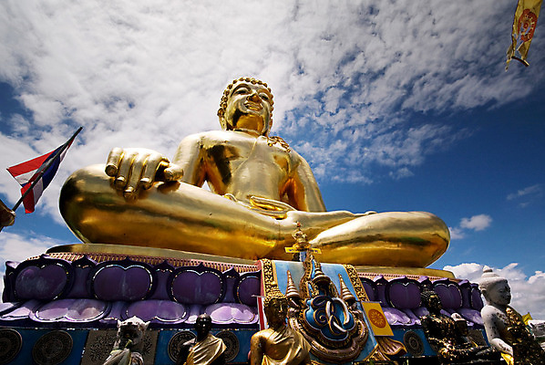 포토 JPG 해외이미지 아시아 종교 선 여행 불교 태국 동양인 사람없음 조각상 여행객 기댐 사찰 황금 신성 멀리 동쪽 광 숭배 해외202004 해외포토 나라 종교건축 모션 사람 인종 조형물 방향 파일형식 이미지허브