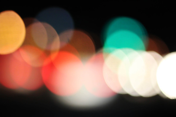 포토 JPG 해외이미지 디자인 사람없음 야외 장식 빛 반짝임 노란색 기쁨 화려 우아함 복고 보케 빛망울 블러 특별함 필터 효과 해외202004 해외포토 감정 컬러 컨셉 모션 파일형식 이미지허브