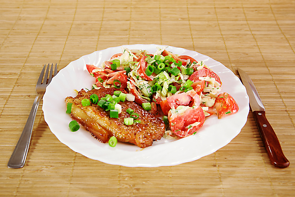 포토 JPG 해외이미지 접시 음식 조각 다이어트 토마토 채소 부분 육류 돼지고기 스테이크 요리 비프스테이크 사람없음 빨간색 초록색 식사 저녁식사 샐러드 소고기 튀김 신선 뜨거움 고명 맛 그릴 바비큐 자르기 먹기 향신료 만족 준비 슛 칼로리 점심식사 단백질 등심 해외202004 해외포토 식기 감정 컬러 컨셉 식재료 모션 주방용품 서양음식 건강 영양소 향미료 파일형식 이미지허브