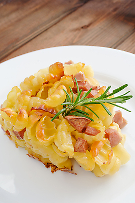 포토 JPG 해외이미지 전통 접시 음식 잎 재료 탁자 치즈 파스타 건강 육류 요리 사람없음 식사 저녁식사 버섯 이탈리아 신선 그룹 사발 칼 강의 굽기 지중해 먹기 허브 메인 준비 매움 냅킨 햄 베이컨 튜브 직사각형 훈제 점심식사 그라탱 반주 오레가노 캐서롤 펜네 핸드메이드 해외202004 해외포토 도형 식물 식기 유럽 바다 가구 식재료 모션 유제품 서양음식 돼지고기 용기_그릇 사기그릇 맛 구이 파일형식 이미지허브