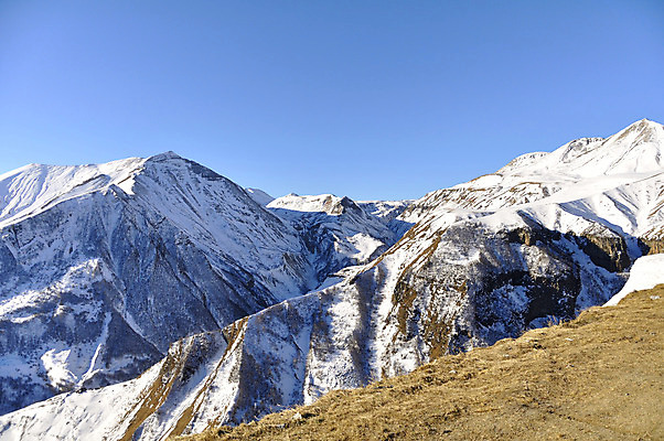 포토 JPG 해외이미지 백인 여행 겨울 자연 하늘 산 풍경 사람없음 파란색 햇빛 태양 추위 큼 시원함 절정 조지아 해외202004 해외포토 자연요소 서양인 계절 컬러 크기 생태계 동유럽 파일형식 이미지허브