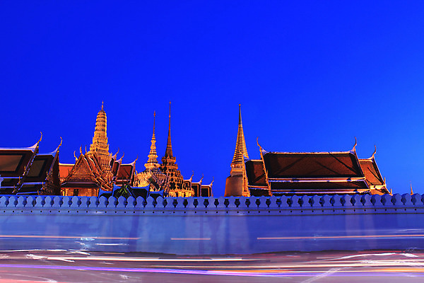 포토 JPG 해외이미지 아시아 종교 불교 건축양식 태국 사람없음 건물 탑 새벽 궁전 사찰 야간 방콕 해외202004 해외포토 자연요소 건축물 건축 나라 고건축 종교건축 파일형식 이미지허브