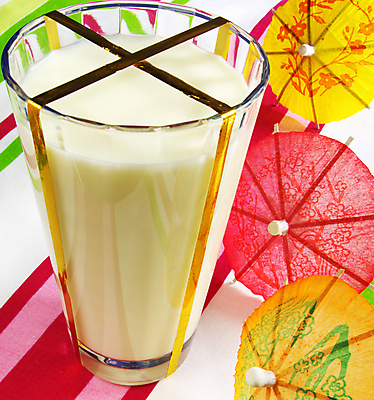 포토 JPG 해외이미지 리본 음료 조각 컨셉 우산 유리 건강 선물 사람없음 초록색 줄무늬 우유 식탁보 흰색 칵테일 황금 제비꽃 정물화 텀블러 해외202004 해외포토 꽃 컬러 무늬 재질 유제품 주류 컵 그림 파일형식 이미지허브