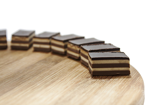 포토 JPG 해외이미지 음식 백그라운드 패턴 탁자 디저트 사람없음 목재 갈색 쿠키 주방 초콜릿 빵집 그룹 달콤 맛 굽기 크림 준비 질감 칼로리 수목 옛날 캐러멜 해외202004 해외포토 나무 컬러 가구 컨셉 무늬 재료 상점 구이 파일형식 이미지허브