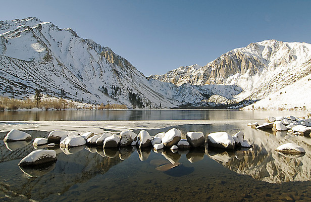 포토 JPG 해외이미지 계절 호수 겨울 자연 날씨 산 풍경 사람없음 야외 물 냉동 얼음 추위 흰색 소나무 황무지 고독 12월 그림 서리 캘리포니아 암초 멀리 1월 2월 죄수 해외202004 해외포토 자연요소 나무 감정 컬러 미국 날짜 생태계 파일형식 이미지허브