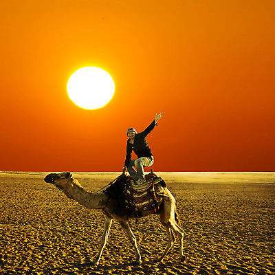 포토 JPG 해외이미지 동물 전통 문화 모래 여행 포유류 교통시설 아프리카 자연 하늘 휴가 건조 이집트 한명 사람 여름 태양 갈색 머리 여행객 사막 뜨거움 중앙 승차 모래언덕 사파리 낙타 아라비아 동쪽 모로코 혹 사하라 아랍에미리트 단봉낙타 두바이 아랍어 카라반 튀니지 해외202004 해외포토 자연요소 1 계절 나라 컬러 교통 중동 모션 신체부위 방향 언덕 시설 생태계 캠핑카 파일형식 이미지허브