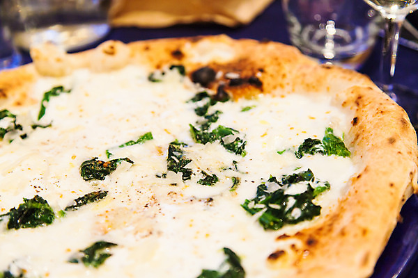 포토 JPG 해외이미지 접시 유럽 음식 빵 채소 탁자 치즈 피자 건강 요리 사람없음 가로 식당 식사 저녁식사 이탈리아 껍질 맛 강의 굽기 먹기 심플 시금치 성분 바질 점심식사 모짜렐라치즈 진짜 핸드메이드 해외202004 해외포토 식기 나라 가구 컨셉 모션 유제품 패스트푸드 서양음식 상점 구이 파일형식 이미지허브