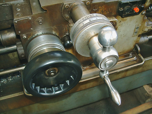 포토 JPG 해외이미지 산업 손잡이 사람없음 상점 금속 기계 침대 작업 제조 플라스틱 핸들 자르기 철 눈금 해외202004 해외포토 가구 모션 재질 파일형식 이미지허브