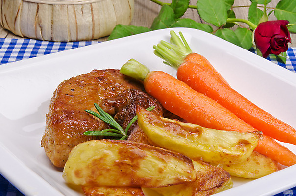 포토 JPG 해외이미지 접시 음식 빵 백그라운드 겨울 다이어트 채소 오렌지 과일 재료 감자 건강 육류 돼지고기 스테이크 요리 사람없음 빨간색 초록색 여름 주방 식당 식사 저녁식사 당근 샐러드 가을 흰색 신선 소 달콤 그릴 아침식사 바비큐 굽기 햄 해외202004 해외포토 식기 계절 컬러 식재료 포유류 주방용품 뿌리채소 서양음식 상점 맛 구이 파일형식 이미지허브