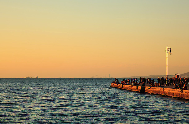 포토 JPG 해외이미지 바다 하늘 날씨 휴식 사람 사람없음 태양 걷기 항구 황혼 일몰 이탈리아 도시 시간 해외202004 해외포토 자연요소 유럽 컨셉 교통시설 모션 노을 파일형식 이미지허브