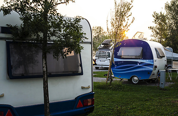 포토 JPG 해외이미지 여행 밭 하늘 아침 모바일 휴가 휴식 주택 항해 텐트 사람없음 야외 초록색 여행객 우주 일출 캠핑 시골 저녁 주차 은퇴 캠핑장 복고 트레일러 차양 카라반 해외202004 해외포토 주간 컬러 컨셉 농업 배_교통 레저 캠핑도구 사람 건물 노을 야간 캠핑카 파일형식 이미지허브