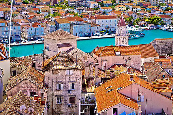 포토 JPG 해외이미지 전통 바다 시계 섬 자연 하늘 산 주택 파노라마 손바닥 풍경 사람없음 건물 초록색 물 파란색 컬러풀 세계 교회 탑 항구 도시 만 보트 재산 땅 지중해 타운 크로아티아 스카이라인 옛날 해외202004 해외포토 자연요소 건축물 손 유럽 컬러 배_교통 종교건축 교통시설 촬영기법 금융 생태계 파일형식 이미지허브